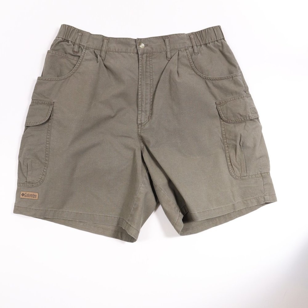 Columbia Men's Shorts 4 Front pockets, 2 back pockets	Green	Size	38